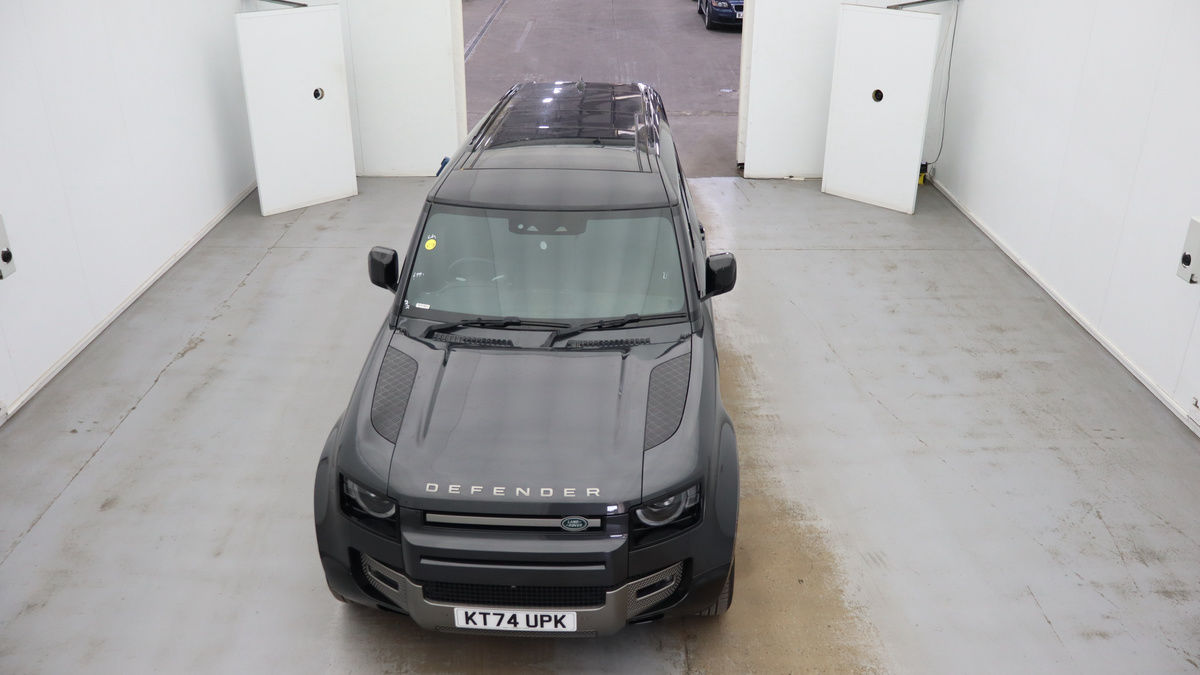 Land Rover Defender 130 Image 7