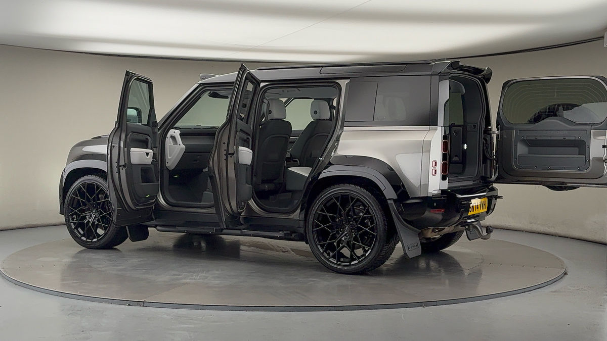 More views of Land Rover Defender 110