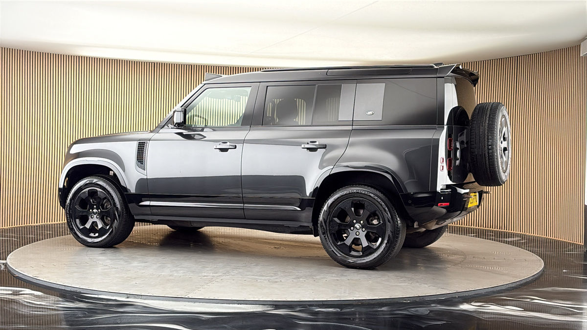 More views of Land Rover Defender 110