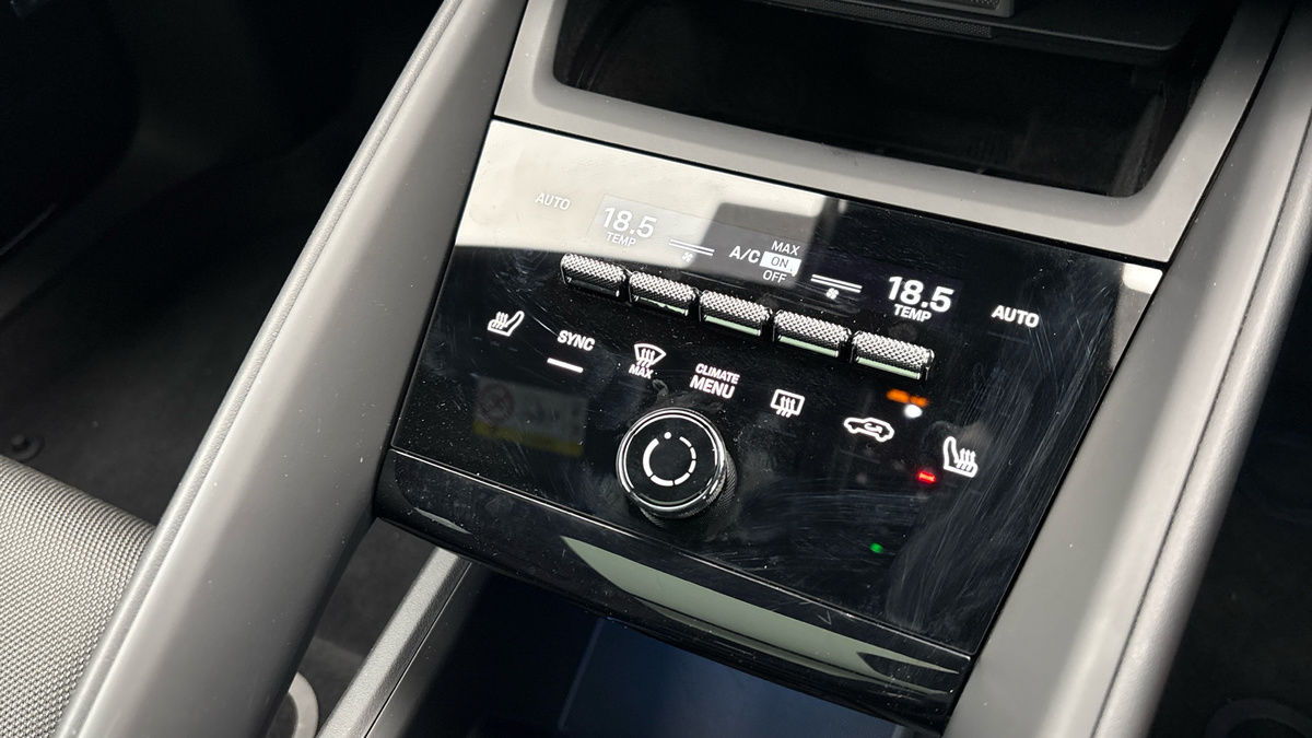 Porsche Macan Image 25