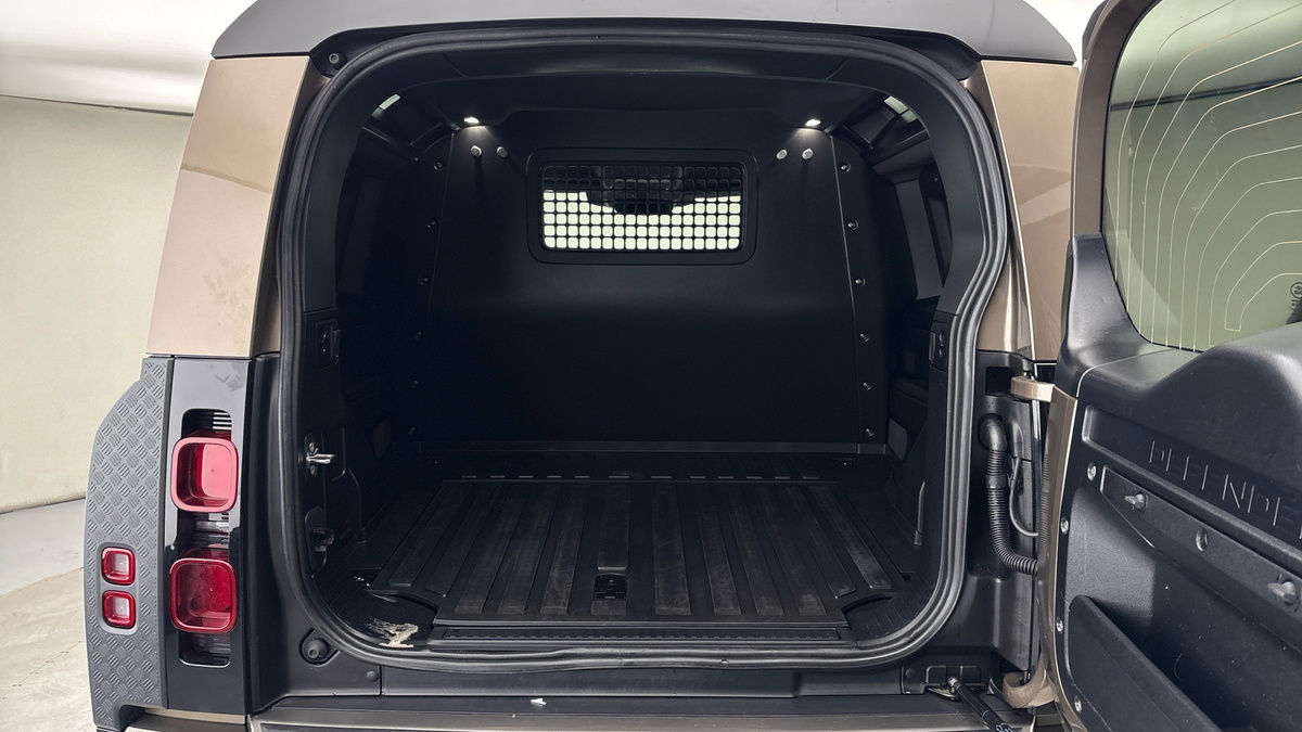 Land Rover Defender 90 Urban Image 11