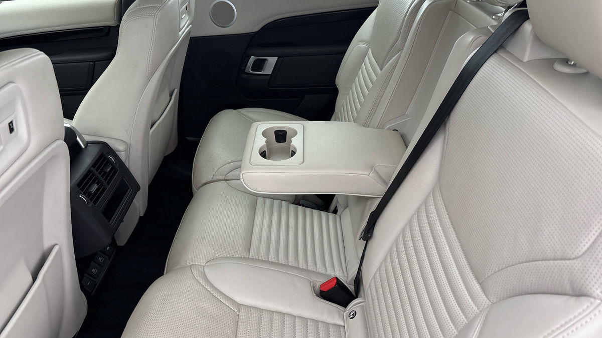 Land Rover Discovery Image 9