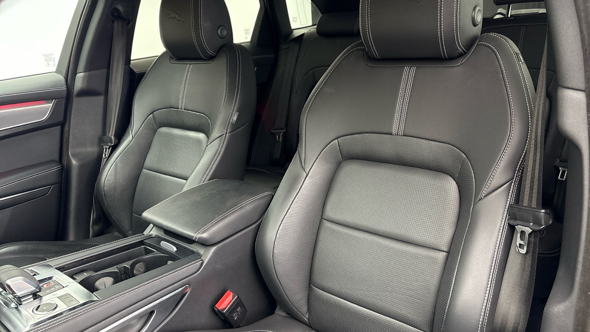 Jaguar F-PACE Image 7