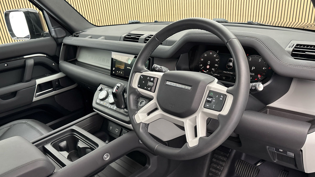 Land Rover Defender 110 Image 5