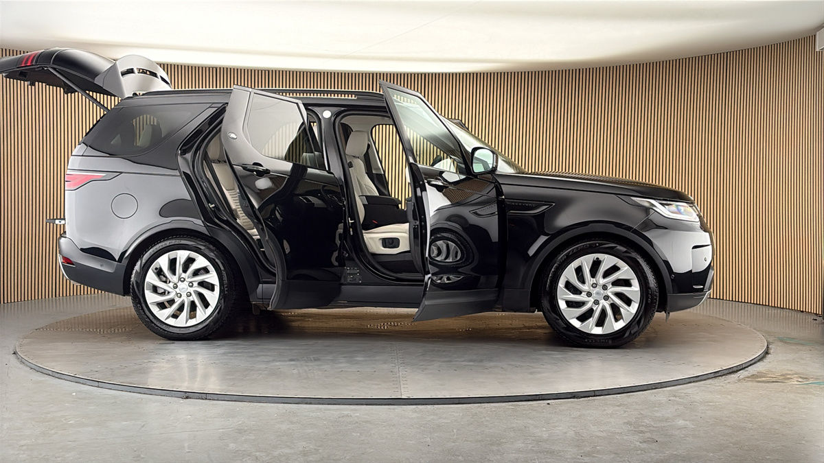 More views of Land Rover Discovery