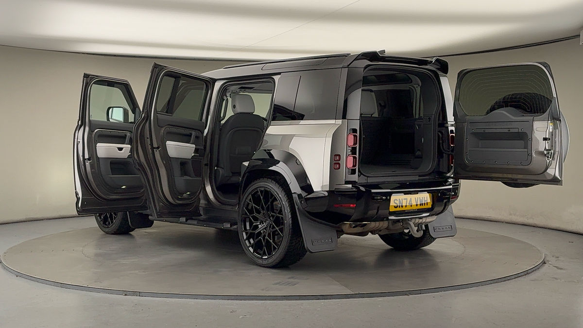 More views of Land Rover Defender 110