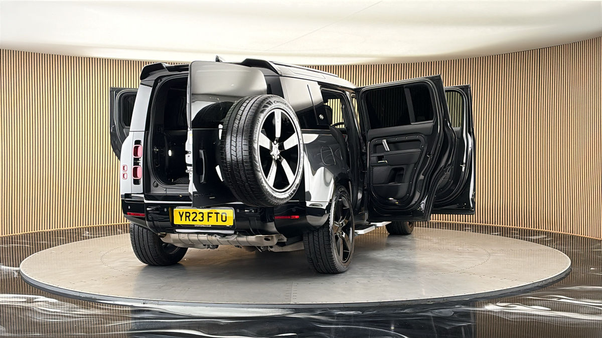 More views of Land Rover Defender 110