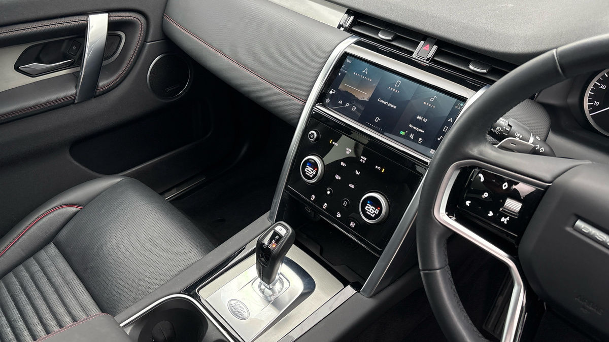 Land Rover Discovery Sport Image 18