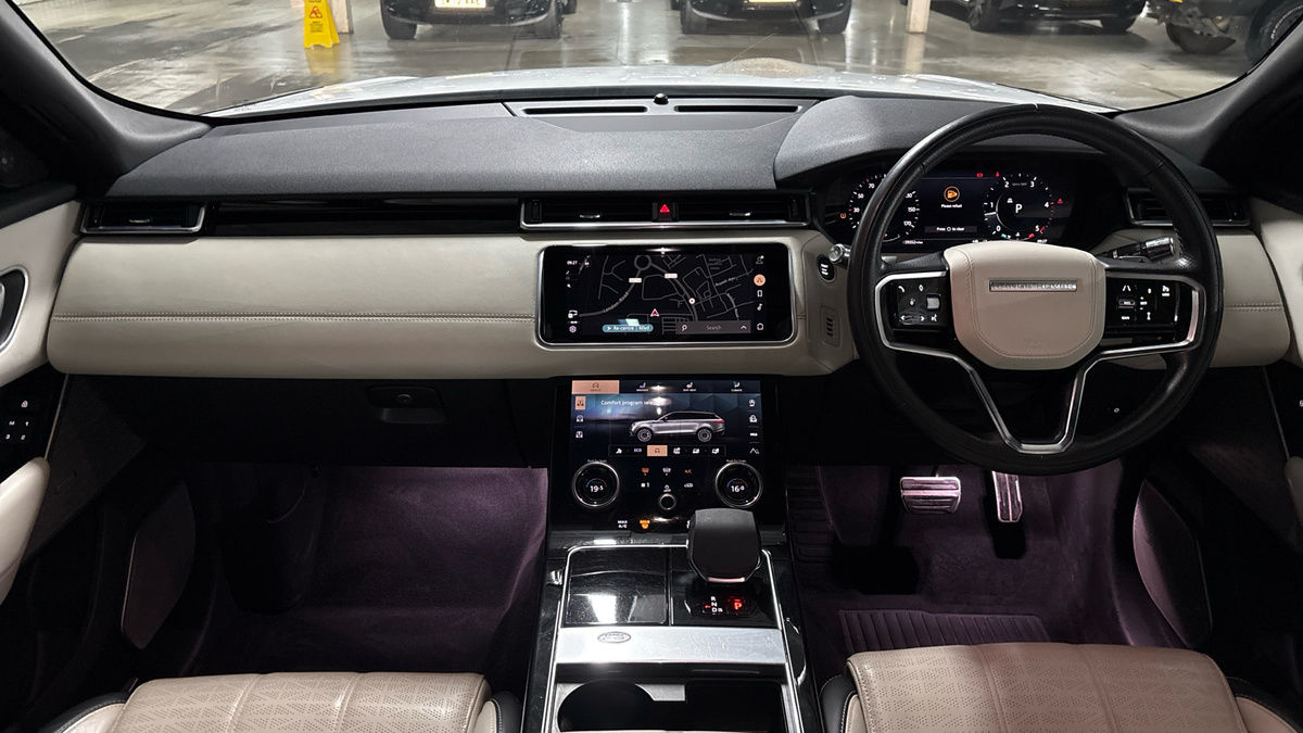 Land Rover Range Rover Velar Image 12