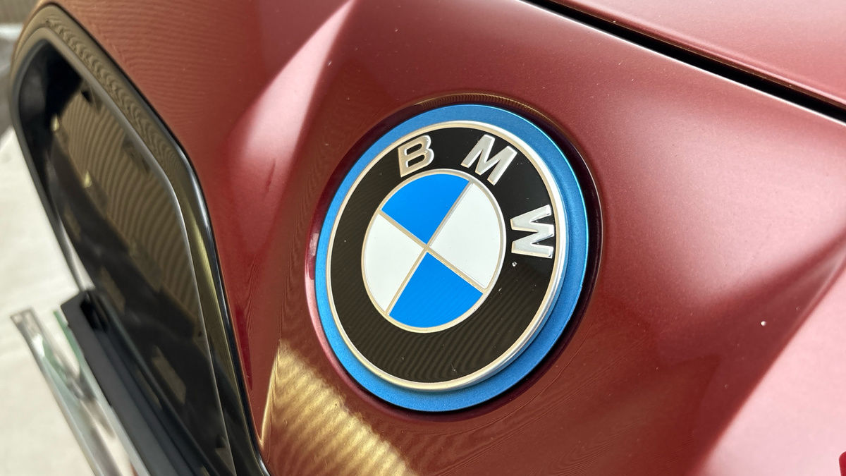 More views of BMW i4