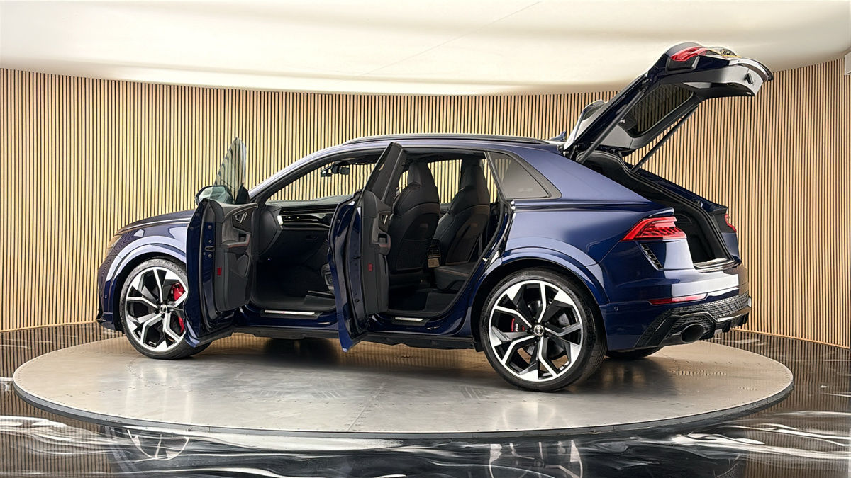 More views of Audi RSQ8