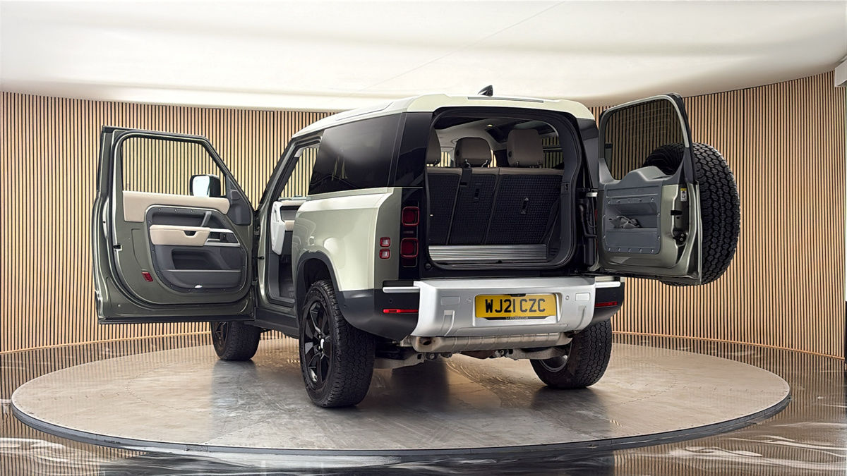More views of Land Rover Defender 90