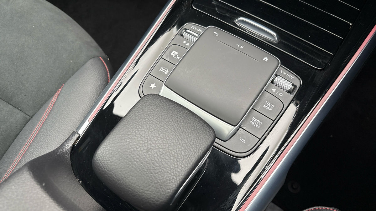 Mercedes-Benz GLB Image 27