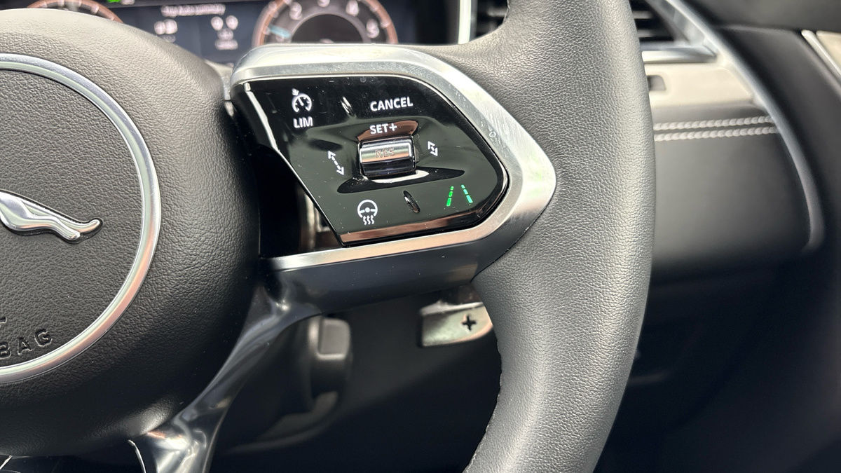 Jaguar F-PACE Image 14