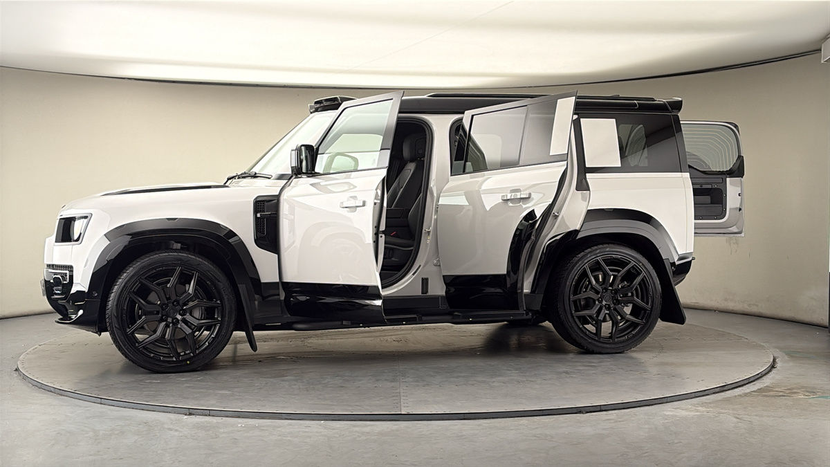 More views of Land Rover Defender 110