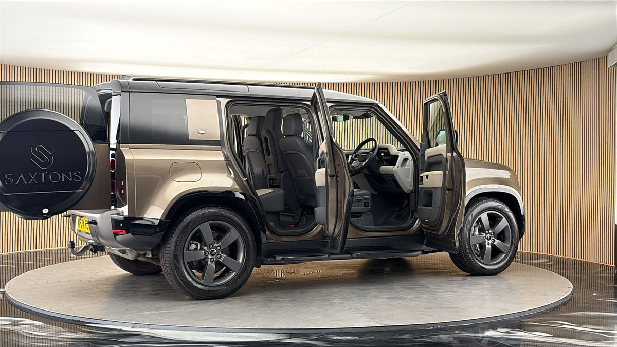 More views of Land Rover Defender 110