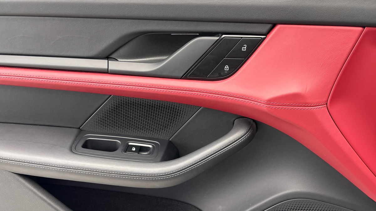 Porsche Taycan Image 19