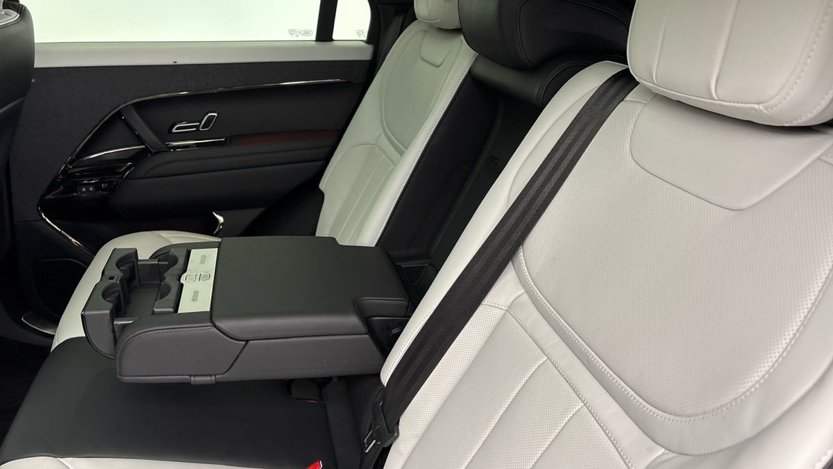 Land Rover Range Rover Sport Image 9