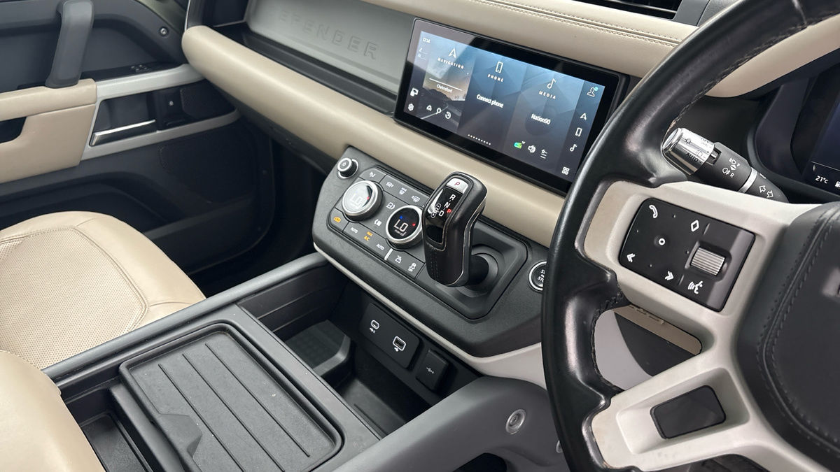 Land Rover Defender 90 Image 18