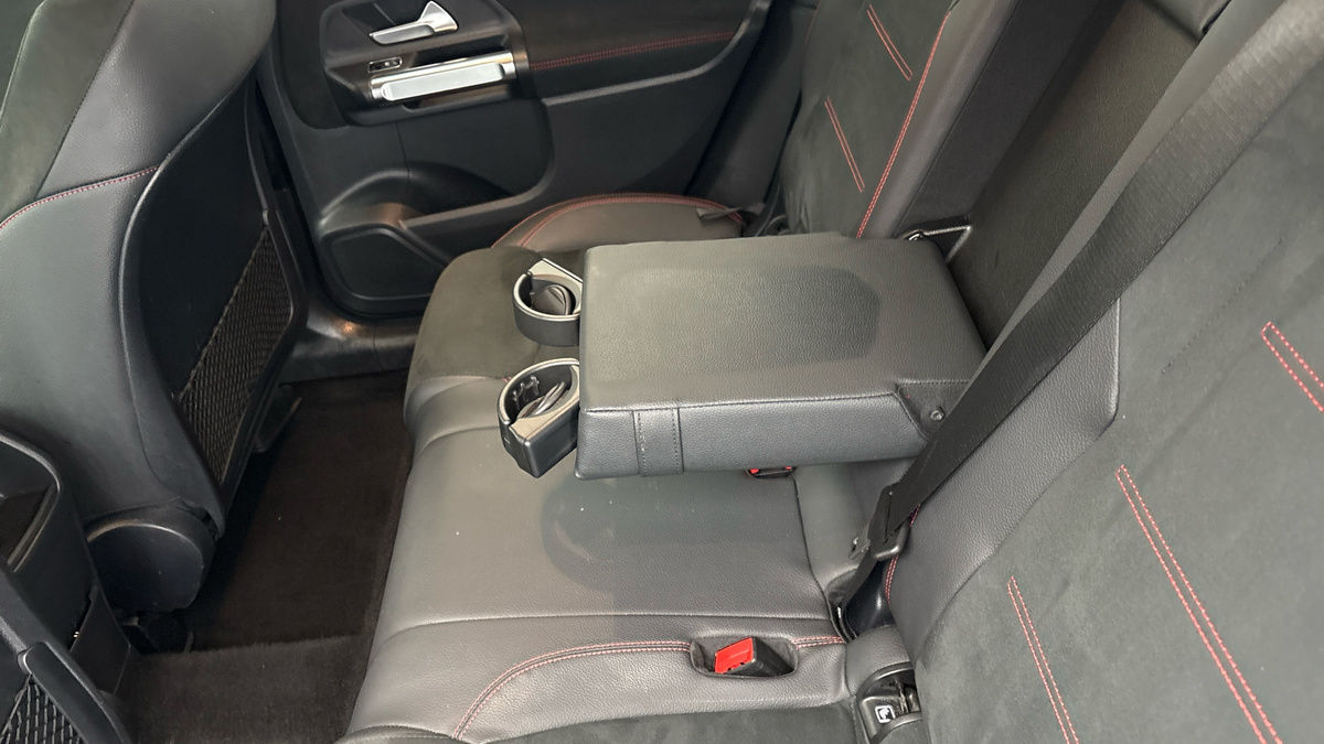 Mercedes-Benz GLB Image 9