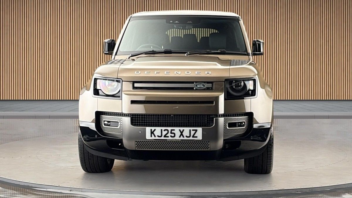 Land Rover Defender 110 Image 3