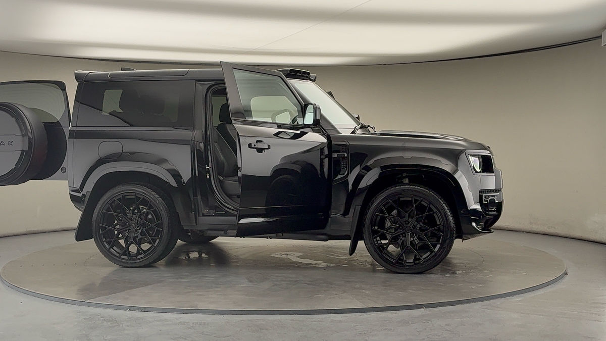 More views of Land Rover Defender 90