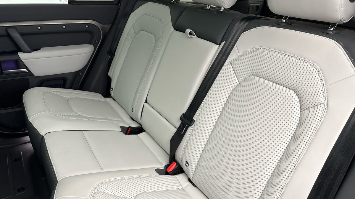 Land Rover Defender 110 Urban Image 22