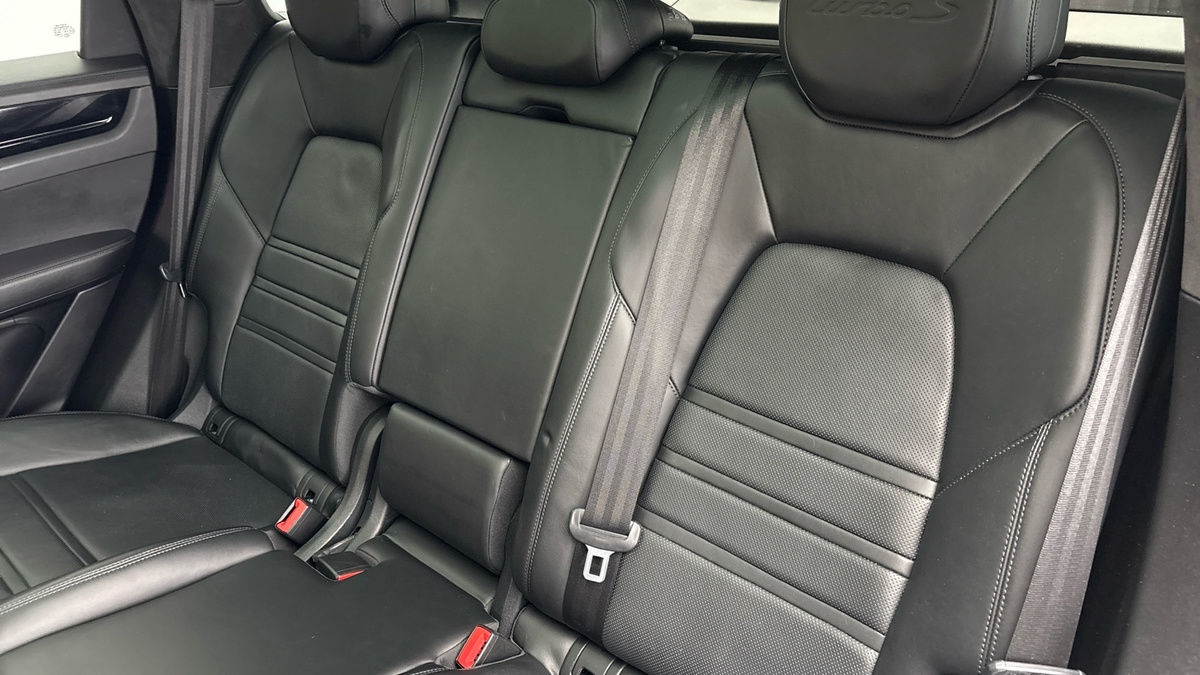 Porsche Cayenne Image 8