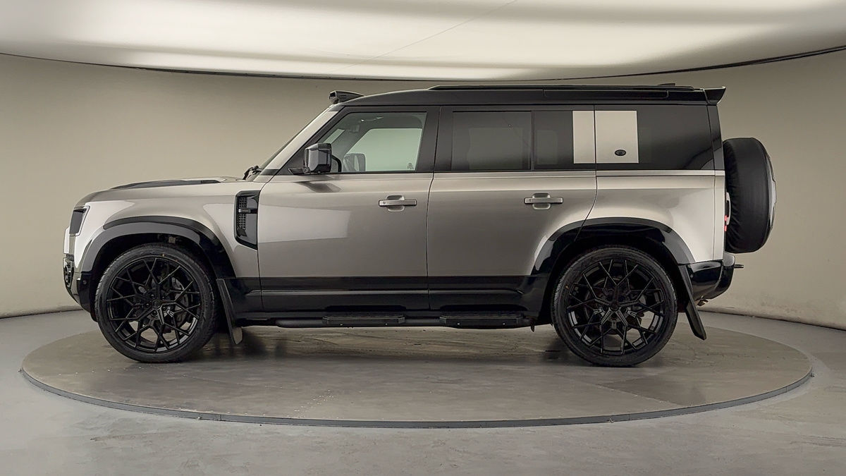 Land Rover Defender 110 Urban Image 30