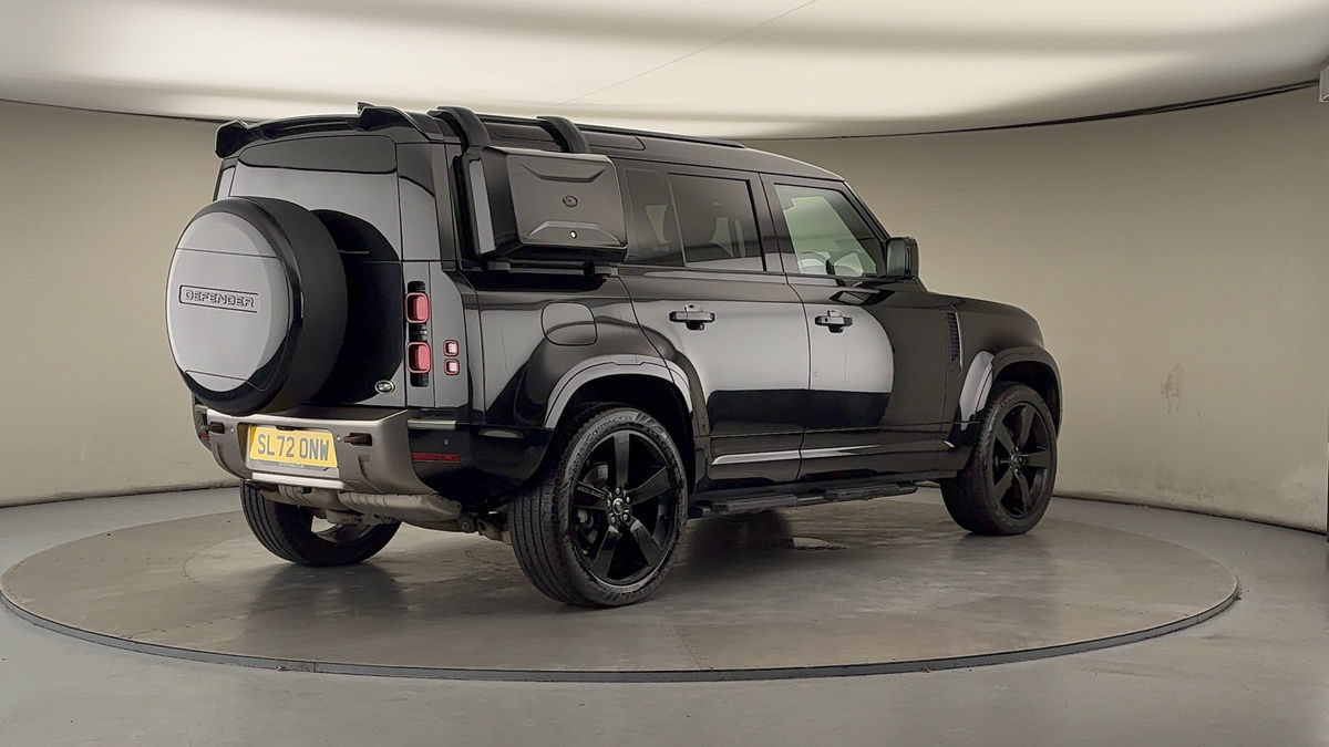 Land Rover Defender 110 Image 21