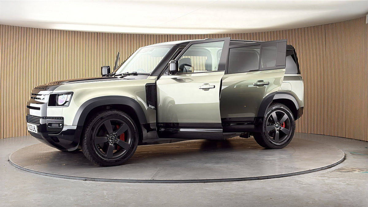 More views of Land Rover Defender 110