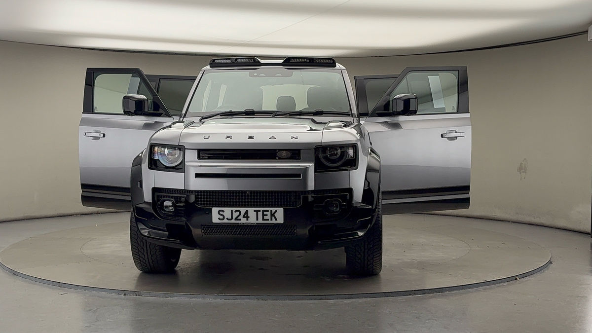 More views of Land Rover Defender 110