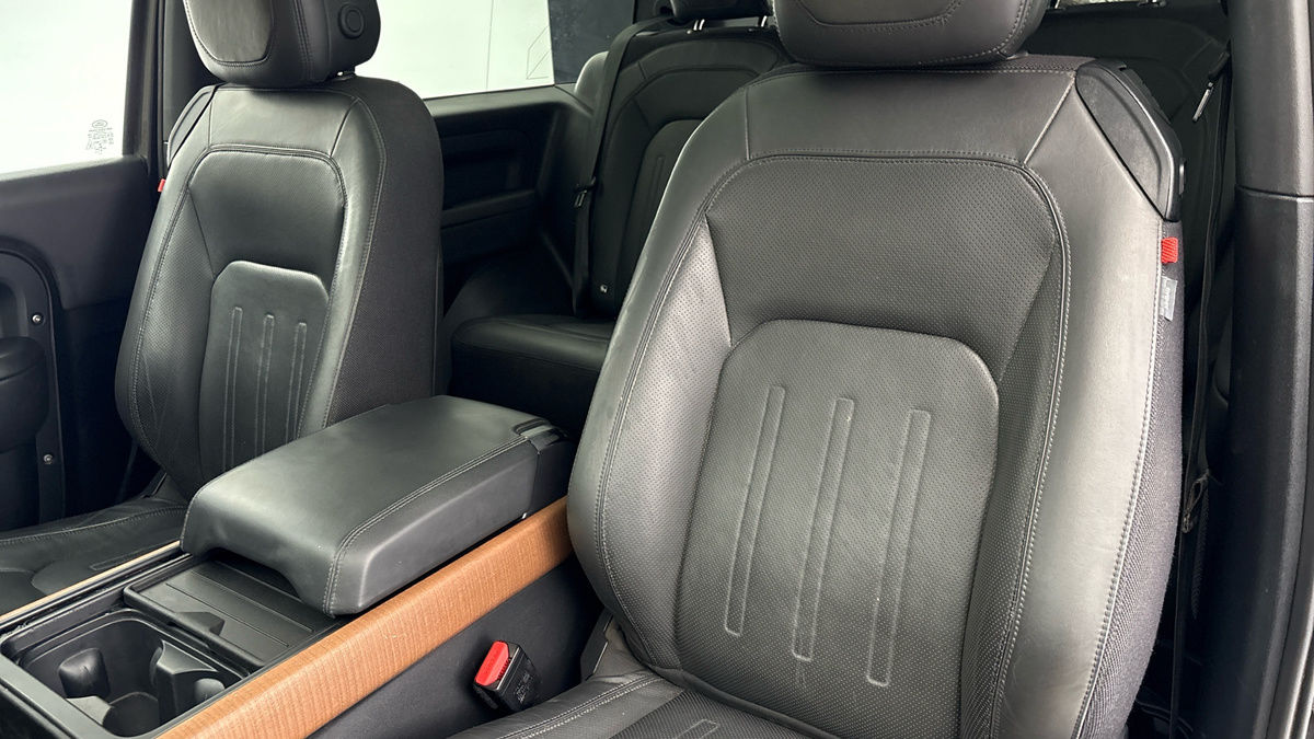 Land Rover Defender 90 Image 7
