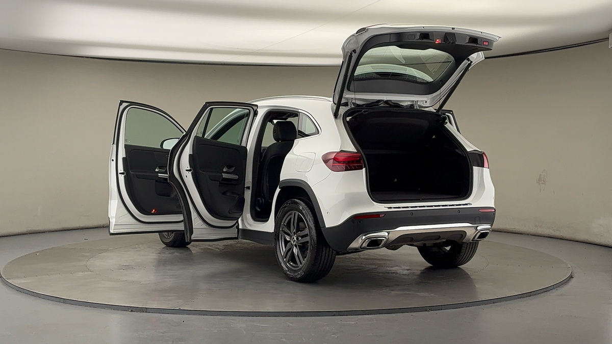 Mercedes-Benz GLA Image 23