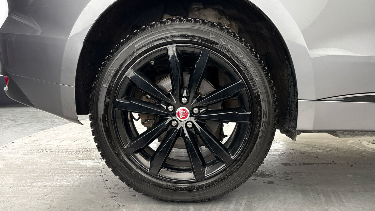 Jaguar F-PACE Image 10