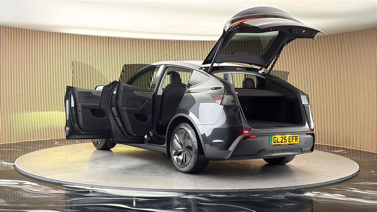 Tesla Model Y Image 23