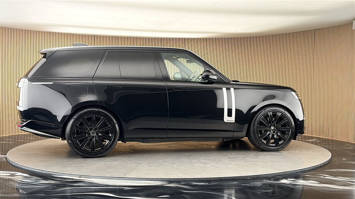 More views of Land Rover Range Rover
