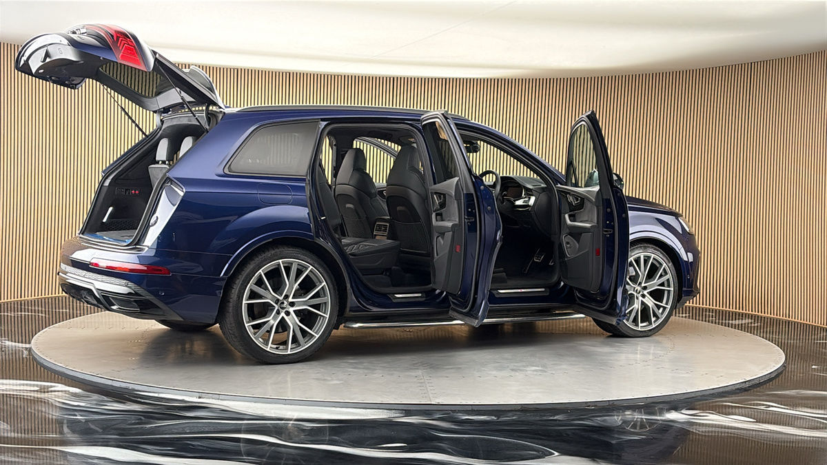 More views of Audi Q7