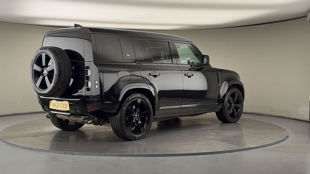 Land Rover Defender 110 Image 21