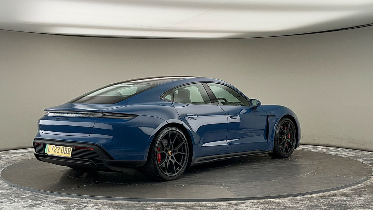 Porsche Taycan Image 21