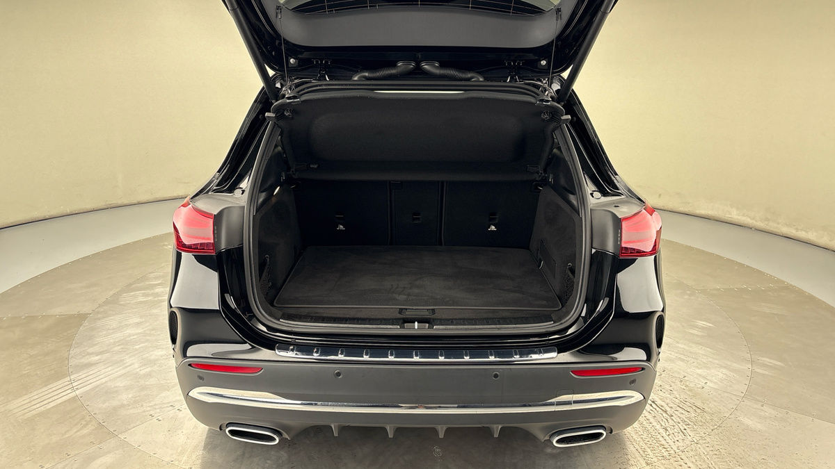 Mercedes-Benz GLA Image 11