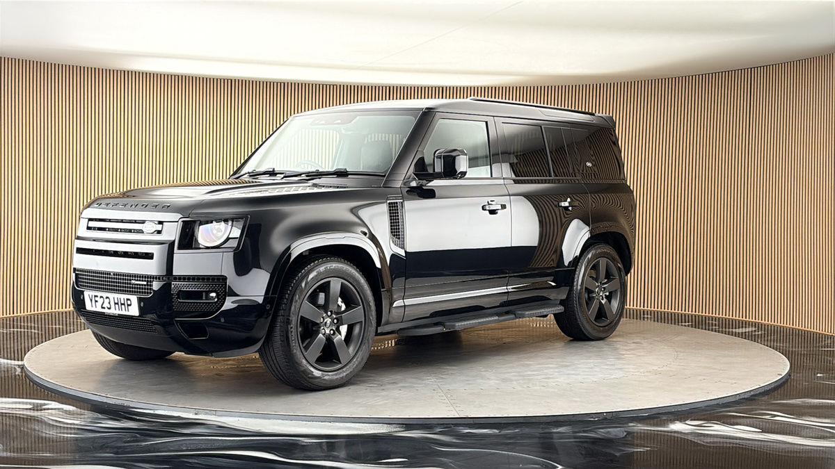 Land Rover Defender 110 Image 20