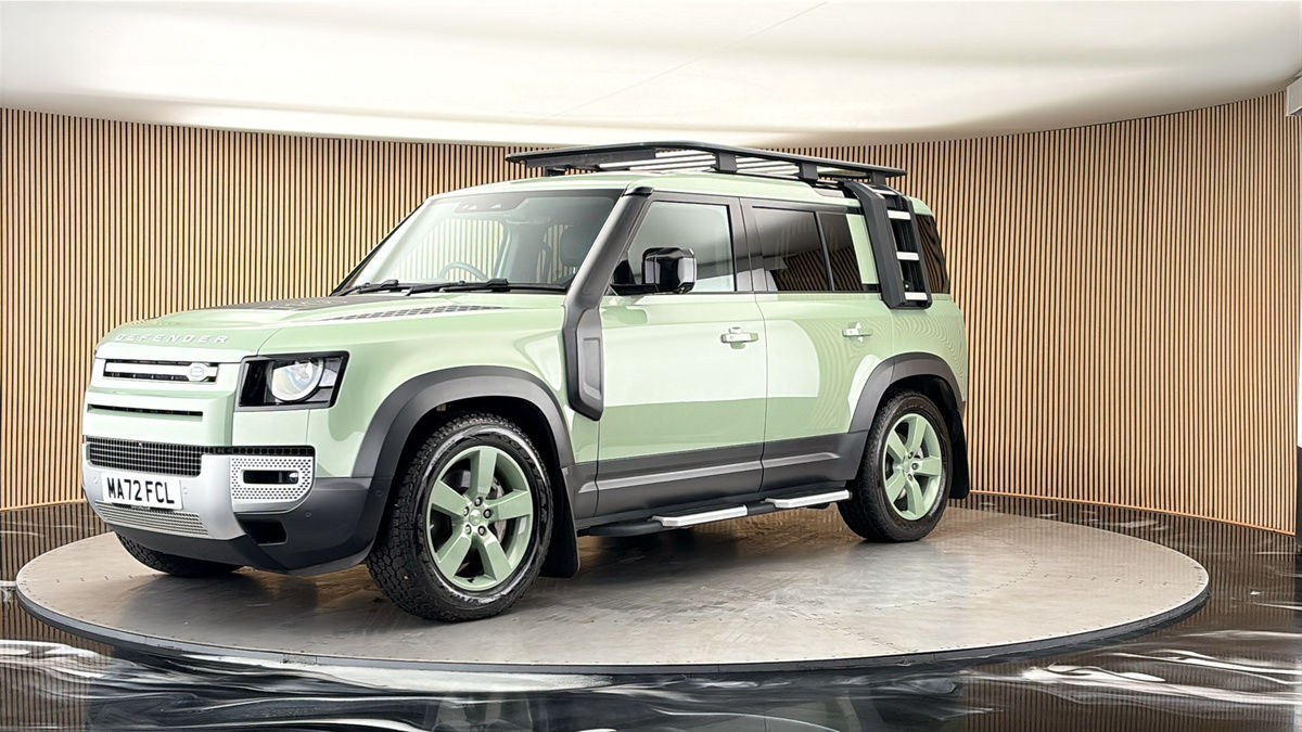 Land Rover Defender 110 Image 20