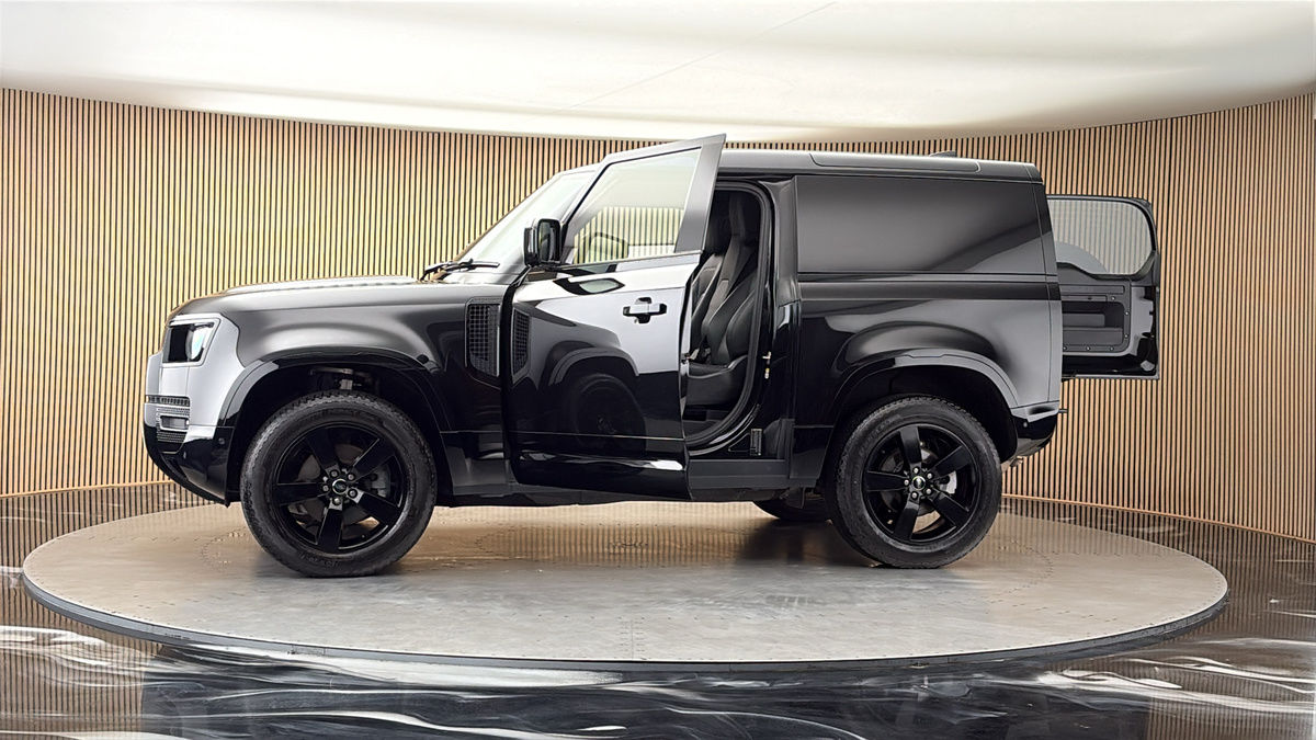 More views of Land Rover Defender 90