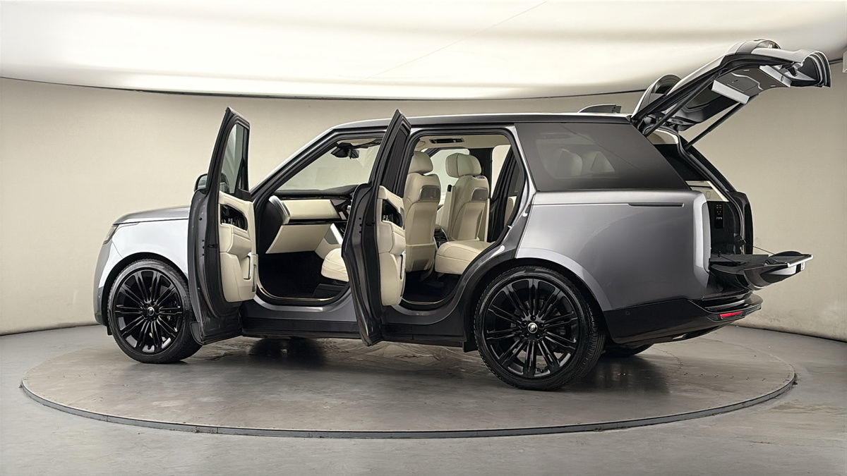 More views of Land Rover Range Rover