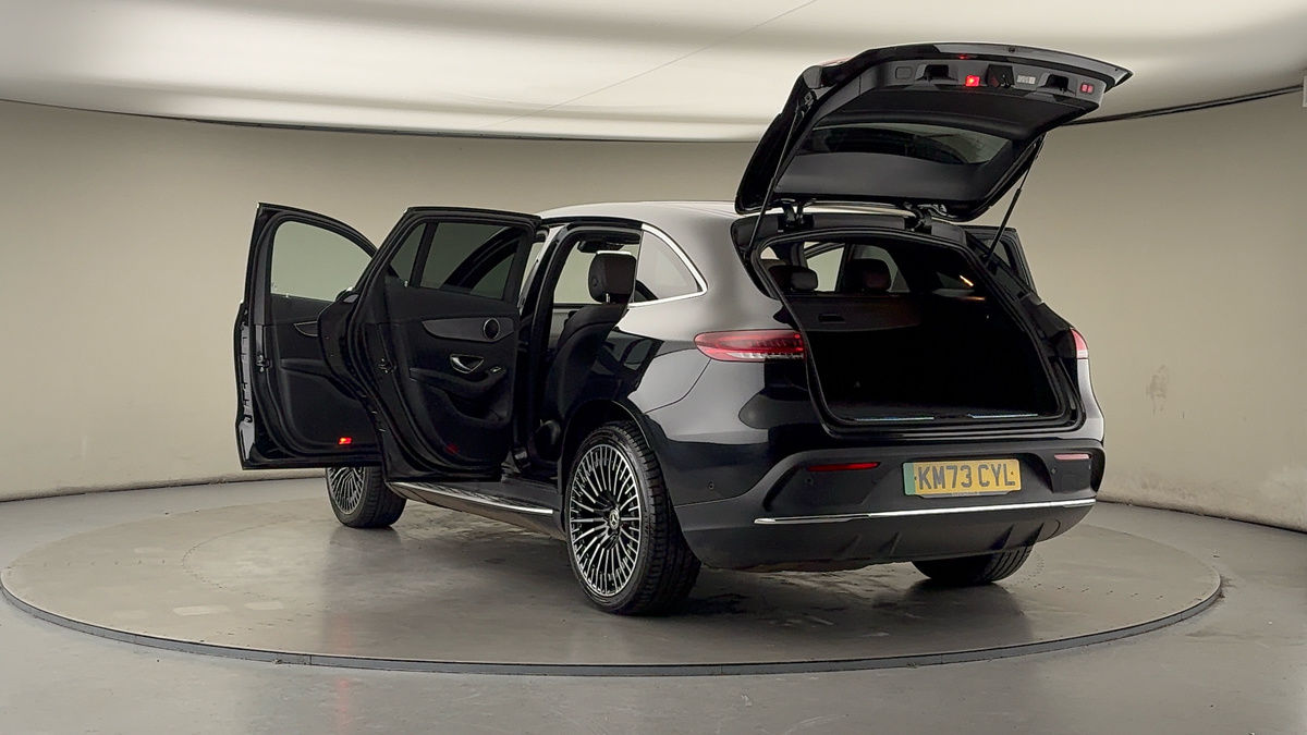 Mercedes-Benz EQC Image 24