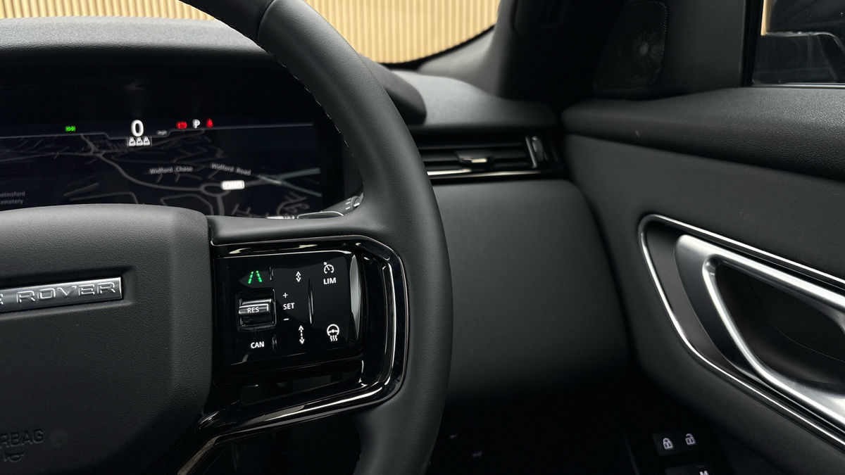 Land Rover Range Rover Velar Image 14