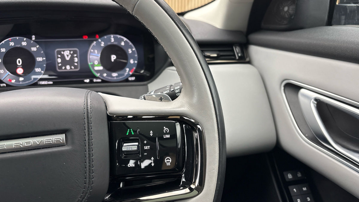 Land Rover Range Rover Velar Image 14
