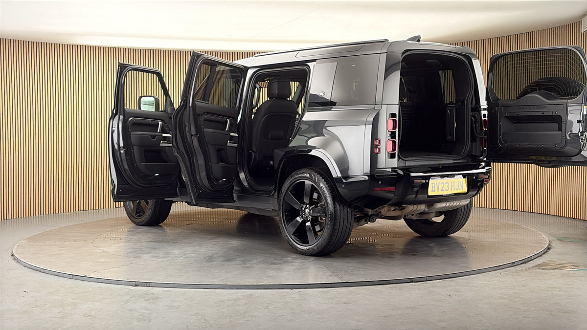 More views of Land Rover Defender 110