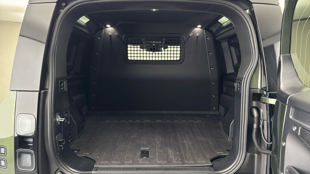 Land Rover Defender 90 Image 11